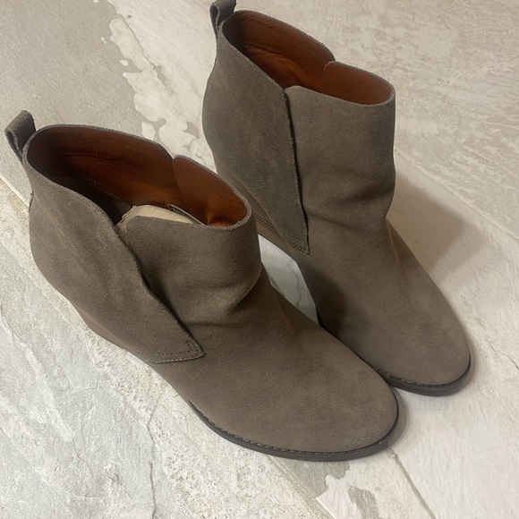 Lucky Brand Yameena Oiled Suede Wedge Bootie - Size 12 Med - Picture 7 of 8